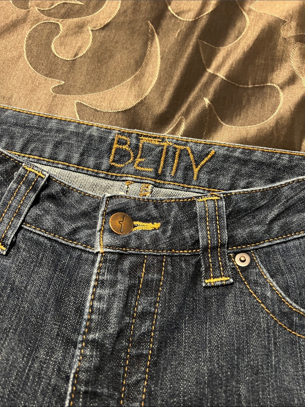 Kimes Ranch Betty Mid Rise Dark Wash Blue Denim Jeans Straight/Boot Women’s 8/36 - Picture 4 of 13